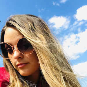 Meet your Posher, Hallie